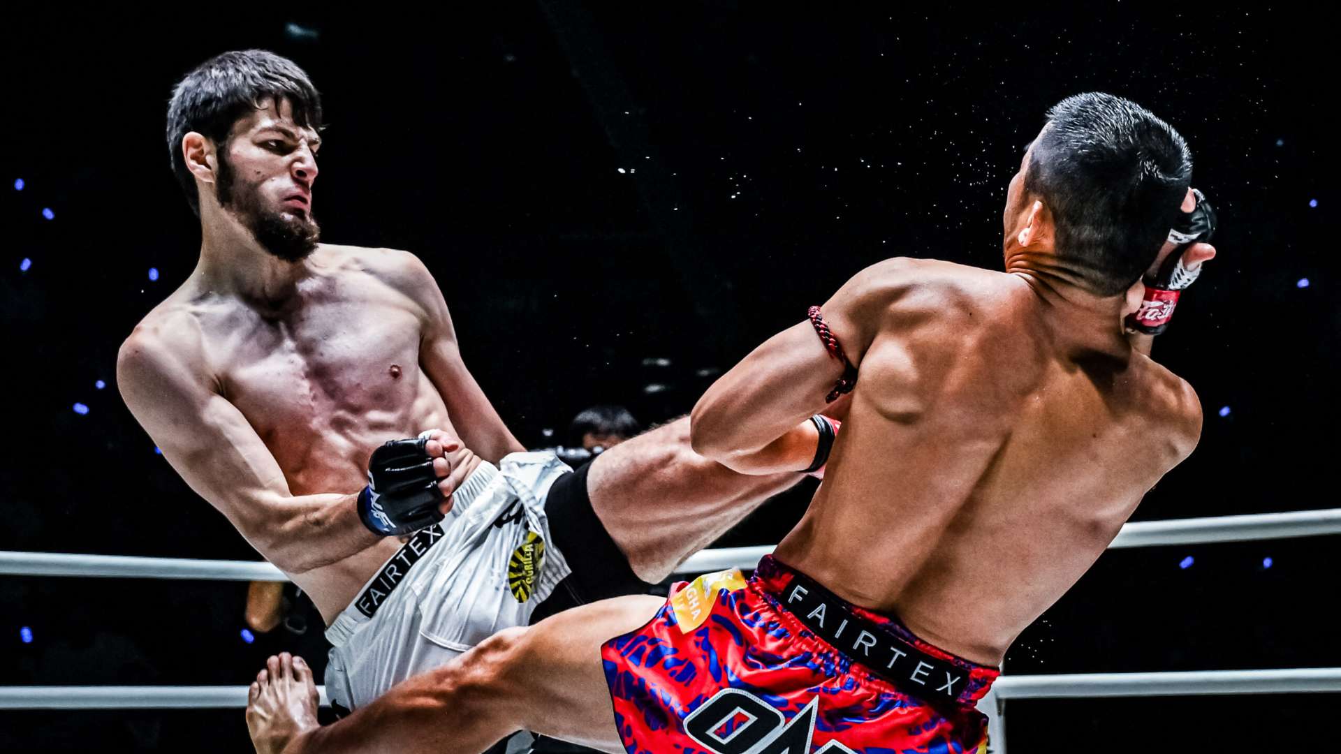 https://lockerroom.in/blog/view/flyweight-muay-thai-title-fight-inside-circle