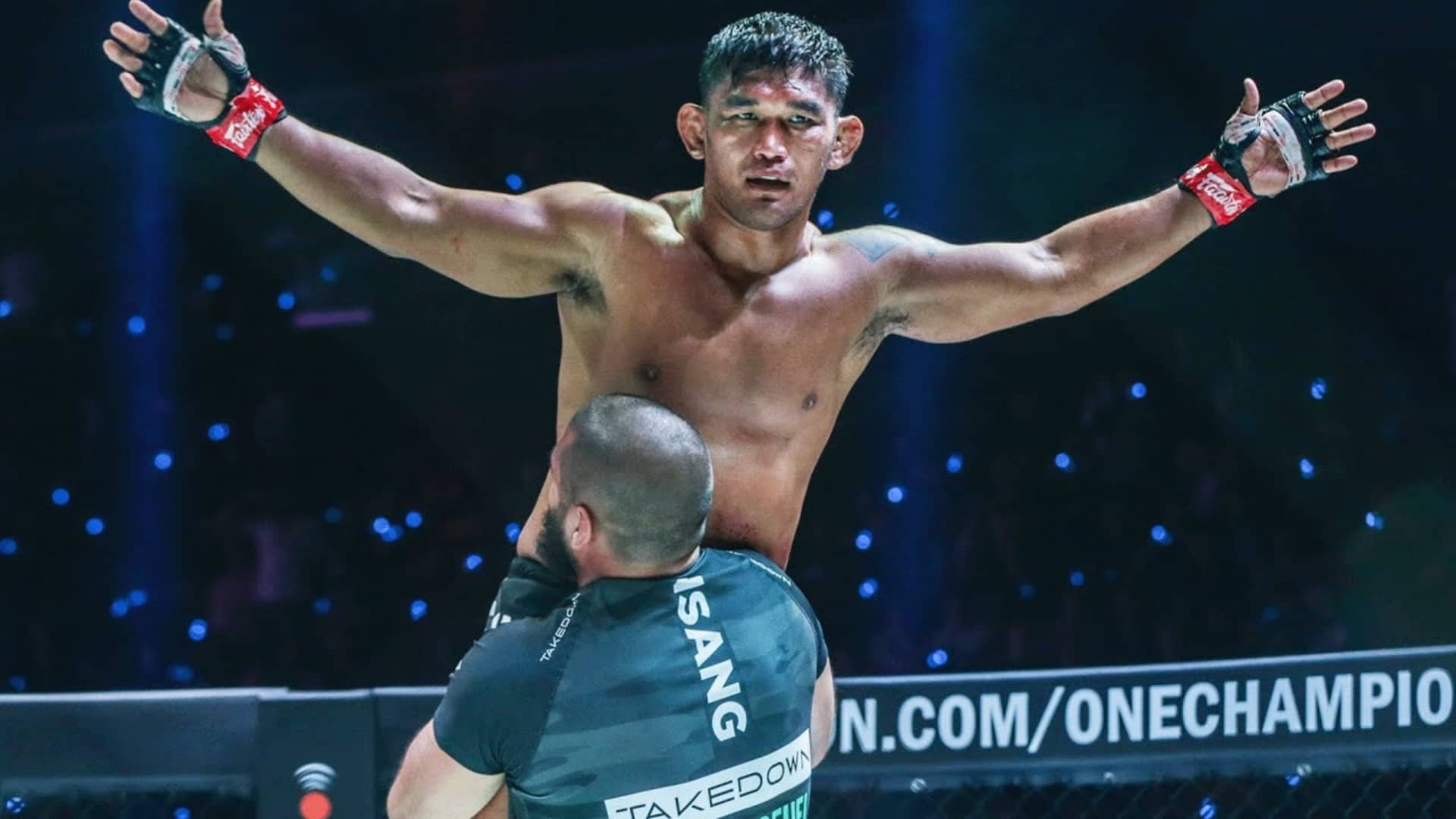 VIDEO: Aung La N Sang chokes out Fan Rong at ONE Fight Night 10